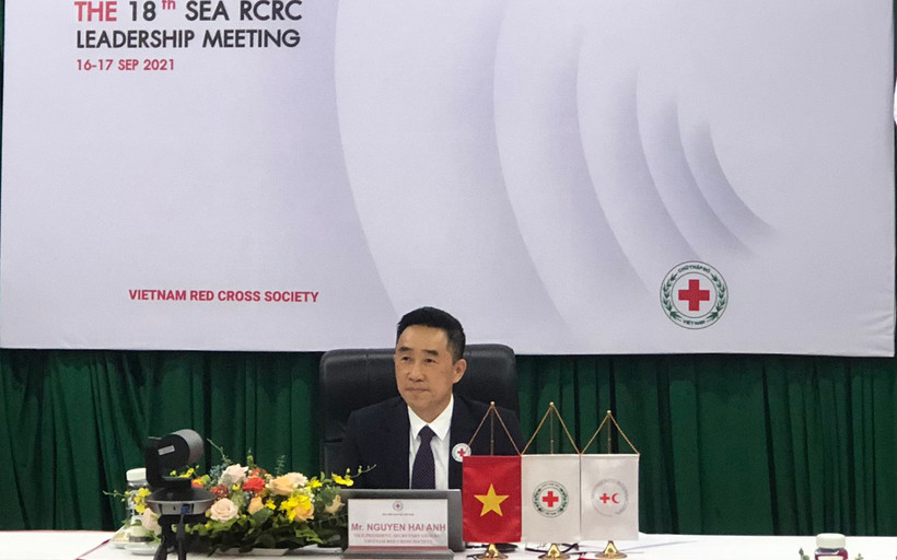 Phó Chủ tịch, Tổng thư ký Hội Chữ thập đỏ Việt Nam Nguyễn Hải Anh dự hội nghị. (Ảnh: Trung ương Hội Chữ thập đỏ Việt Nam cung cấp)