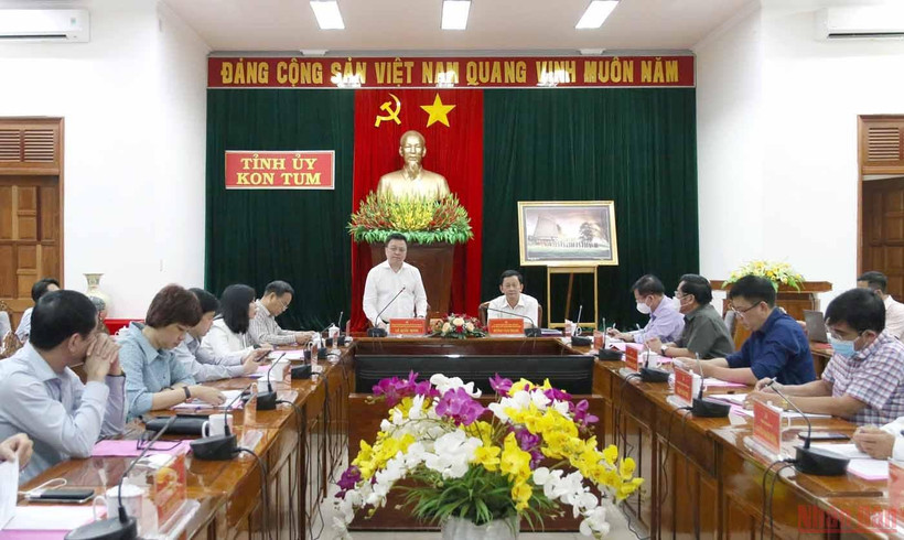 Đoàn công tác Báo Nhân Dân thăm và làm việc tại Kon Tum.