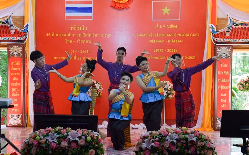 Một tiết mục văn nghệ trong buổi lễ.