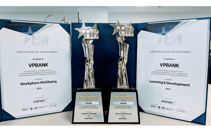 Đây là lần đầu tiên Ngân hàng đón nhận 2 giải thưởng uy tín này.