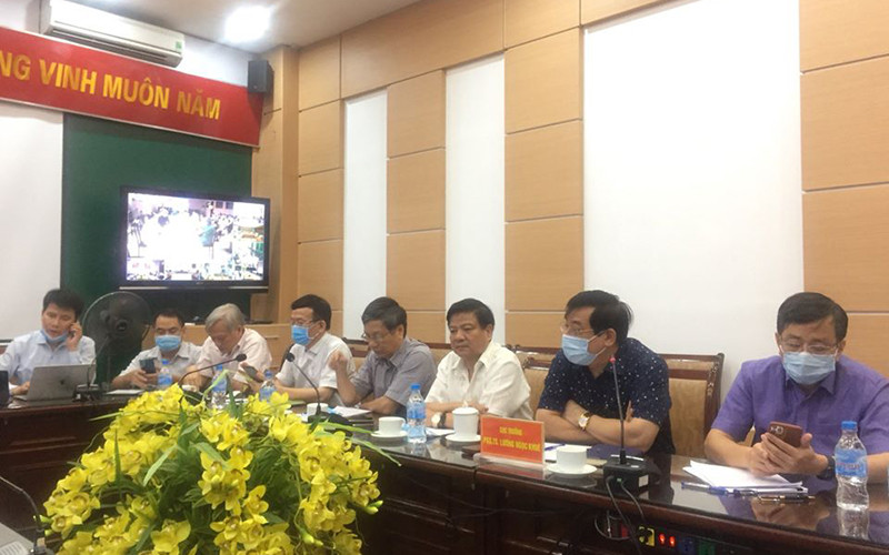 Các chuyên gia hội chẩn ngày 4-8.