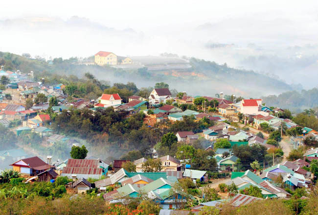 Sắc màu mới ở những thôn, buôn dưới chân dãy Bidoup, huyện Lạc Dương.
