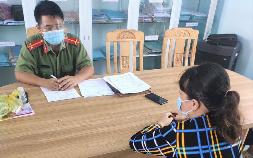 Công an huyện Long Thành làm việc với chị T.T.K.T.