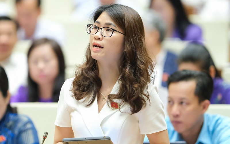 Đại biểu Đinh Thị Ngọc Dung (Hải Dương) phát biểu trong phiên thảo luận tại hội trường sáng 1/6. (Ảnh: quochoi.vn)