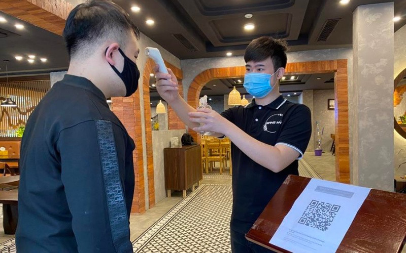 Nhiều phường tại quận Đống Đa đã cho phép các cửa hàng ăn uống phục vụ tại chỗ.