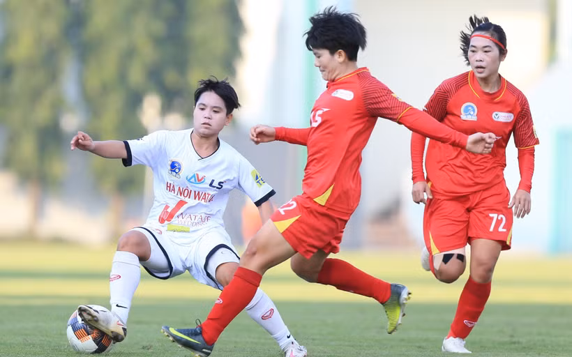 TP Hồ Chí Minh I (bên phải) giành Cúp quốc gia 2021, sau khi vượt qua Hà Nội I Watabe với tỷ số 2-0. Ảnh: MINH DÂN