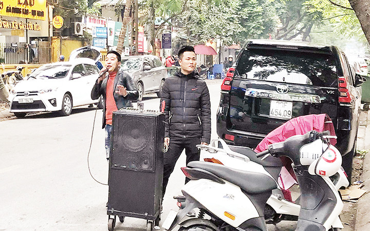 Loa kéo, hát rong - tác nhân gây ô nhiễm tiếng ồn.