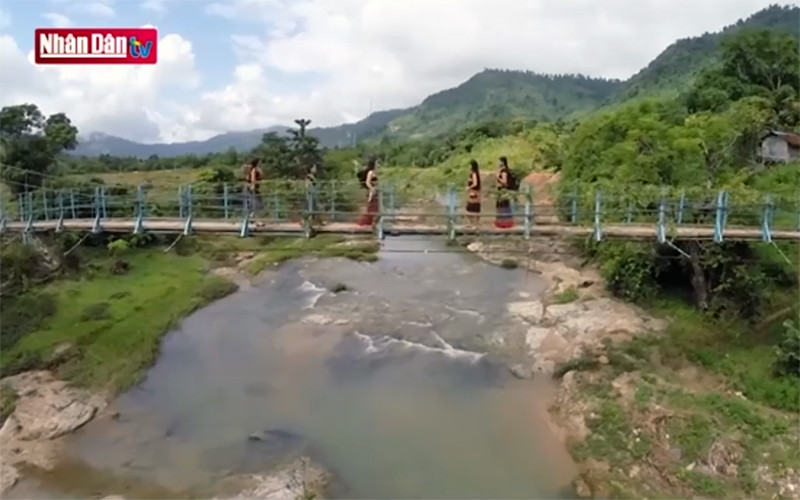 Sắc màu thổ cẩm của người Cờ Tu