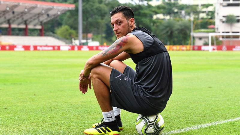 Mesut Oezil không còn nằm trong kế hoạch của HLV Mikel Arteta.