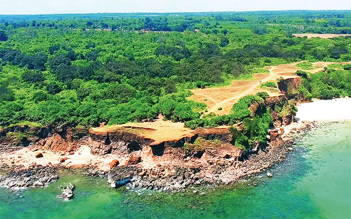 Mũi Trèo nhìn từ trên cao. Ảnh: ANH TUẤN