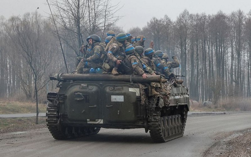Quân nhân Ukraine trong cuộc xung đột với lực lượng Nga ở vùng Chernihiv, ngày 2/4/2022. (Ảnh: Reuters)