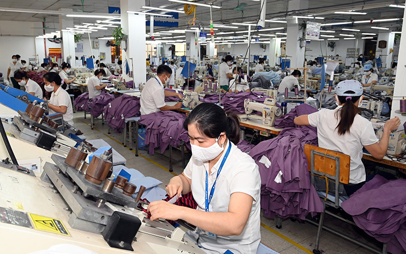 Sản xuất hàng xuất khẩu tại Tổng công ty May 10 (Gia Lâm, Hà Nội). Ảnh: MINH HÀ