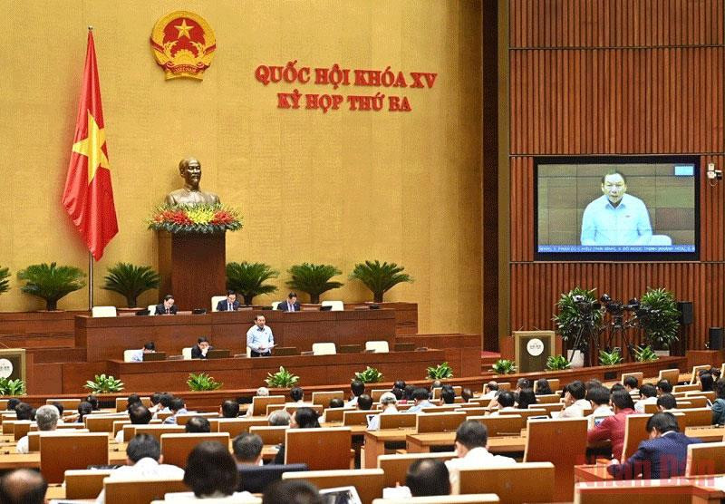 Bộ trưởng Văn hóa, Thể thao và Du lịch phát biểu giải trình một số vấn đề đại biểu Quốc hội nêu. (Ảnh: KHOA NGUYÊN)