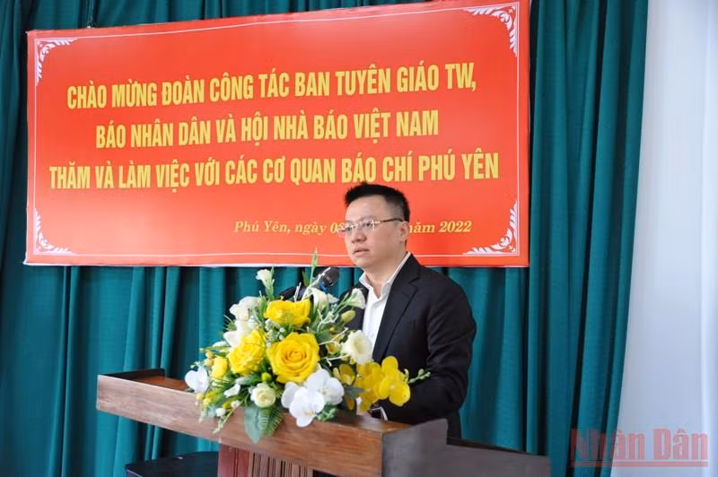 Tổng Biên tập Báo Nhân Dân Lê Quốc Minh thăm Hội Nhà báo, Báo Phú Yên và có bài phát biểu với đội ngũ phóng viên các cơ quan báo chí trên địa bàn tỉnh. 