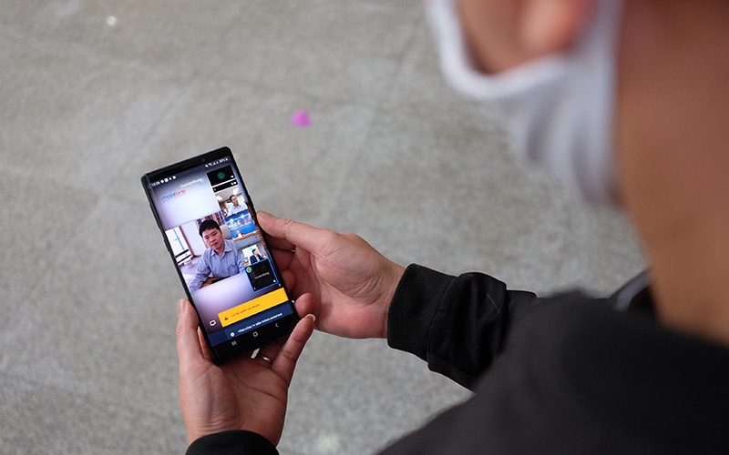 Sử dụng nền tảng trực tuyến có thể dự họp mọi lúc, mọi nơi. 