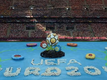 Tại Lễ khai mạc vòng chung kết EURO 2012.