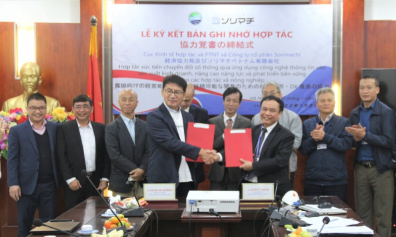 Ký ghi nhớ hợp tác xúc tiến chuyển đổi số thông qua ứng dụng công nghệ thông tin vào sản xuất kinh doanh, nâng cao năng lực và phát triển bền vững cho các hợp tác xã nông nghiệp.