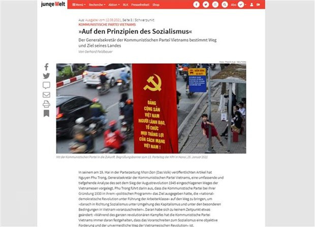 Một bài viết trên báo mạng Thế giới trẻ (Jungewelt) viết về Việt Nam. (Ảnh: Mạnh Hùng/TTXVN)