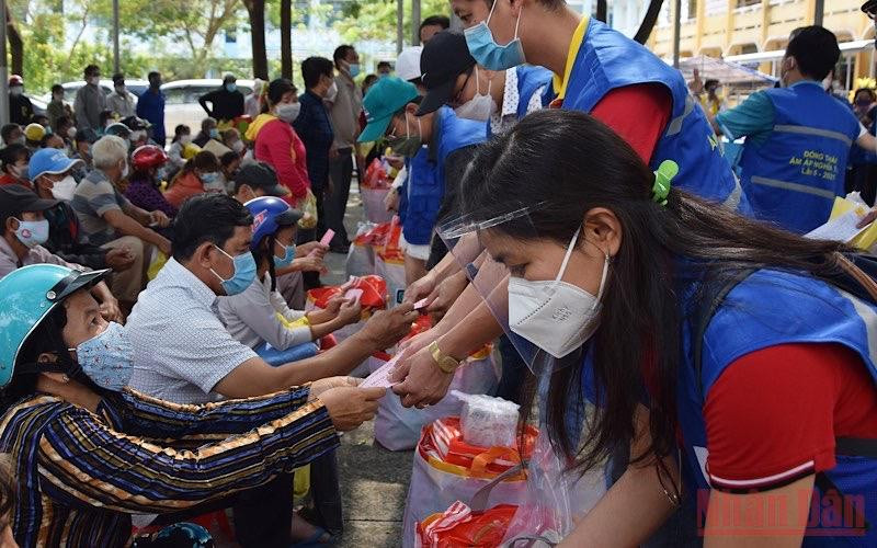 Mùa xuân đầm ấm ở “đất sen hồng”
