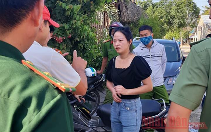 Lực lượng chức năng tiếp cận, làm rõ nhóm khách Trung Quốc nhập cảnh vào Việt Nam.