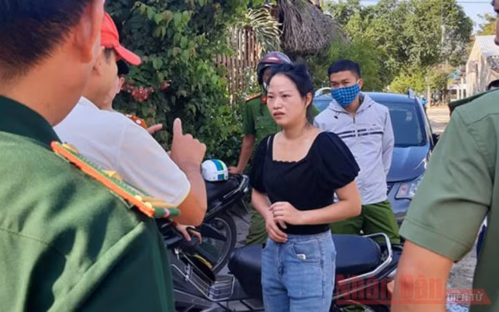 Lực lượng chức năng tiếp cận, làm rõ nhóm khách Trung Quốc nhập cảnh vào Việt Nam.