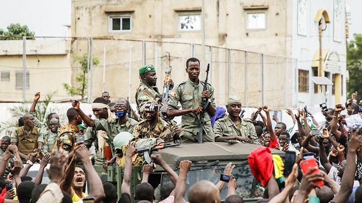 Binh sĩ Mali trên đường phố Thủ đô Bomaka. Ảnh: SKY NEWS