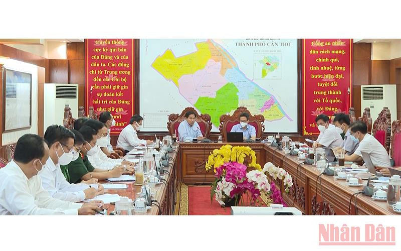 Quang cảnh buổi làm việc giữa Phó Thủ tướng với Ban chỉ đạo phòng chống dịch Covi-19 thành phố Cần Thơ.  