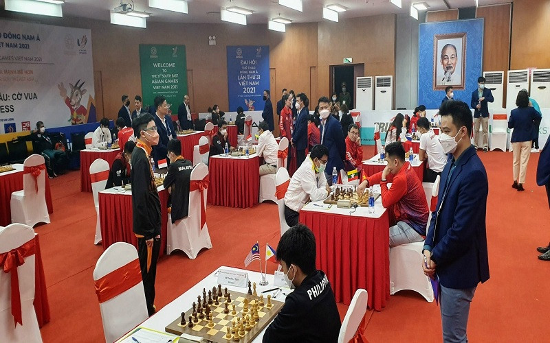 Quảng cảnh ngày chính thức khởi tranh thi đấu môn cờ vua tại Cung Quy hoạch, Hội chợ và Triển lãm tỉnh Quảng Ninh.