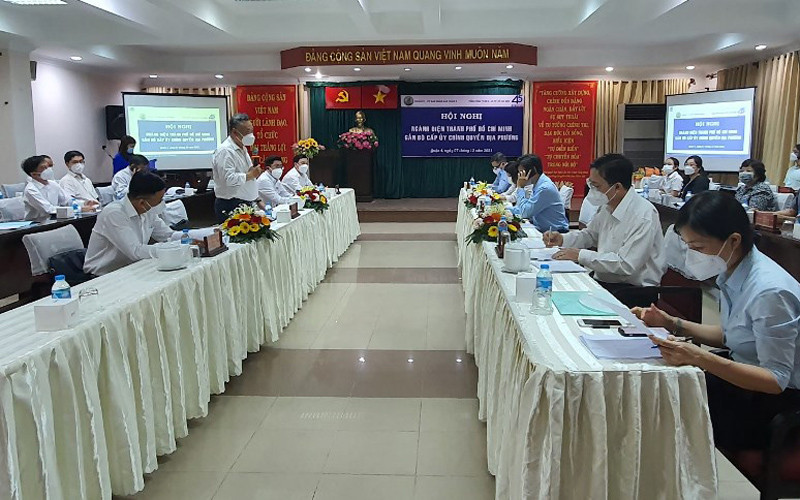 Ông Phạm Quốc Bảo, Chủ tịch Hội đồng Thành viên EVNHCMC phát biểu ý kiến tại hội nghị.
