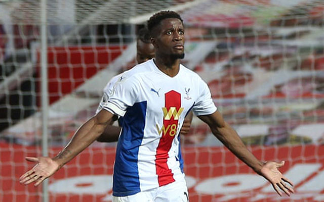 W. Zaha lập cú đúp vào lưới đội bóng cũ Man United.