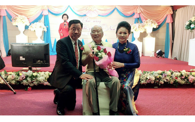 Lễ tri ân các thầy giáo, cô giáo dạy tiếng Việt tại tỉnh U-đon Tha-ni.