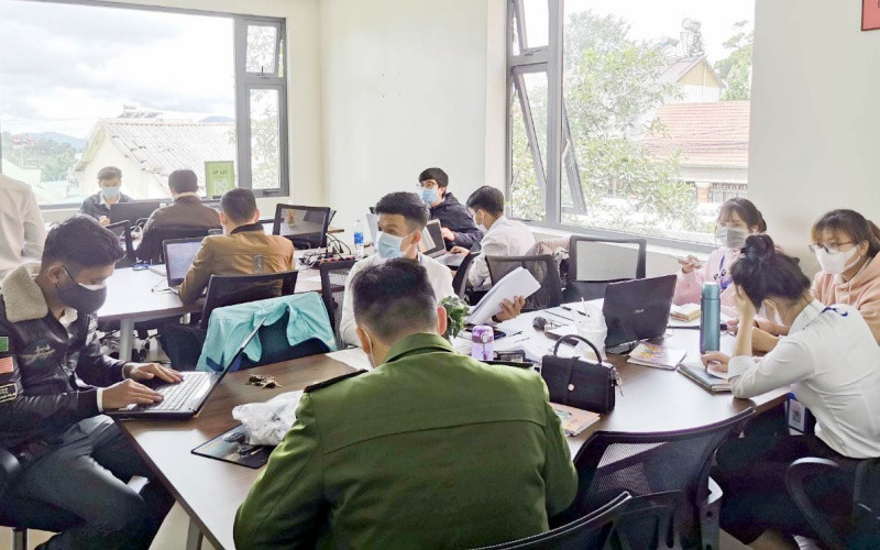 Cơ quan chức năng lập biên bản vụ việc tại hiện trường.