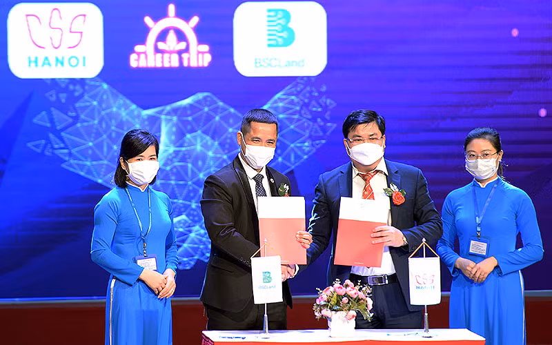 Ký thỏa thuận hợp tác đồng hành với chuỗi chương trình “Tư vấn hướng nghiệp, việc làm và khởi nghiệp (Career Trip) của Trung tâm Dịch vụ việc làm và Hỗ trợ thanh thiếu niên Hà Nội (CSS).