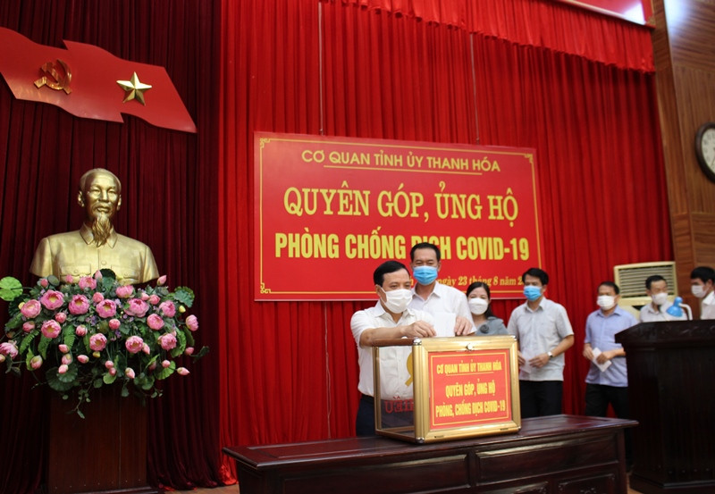 Tỉnh ủy Thanh Hóa quyên góp phòng, chống dịch Covid-19.