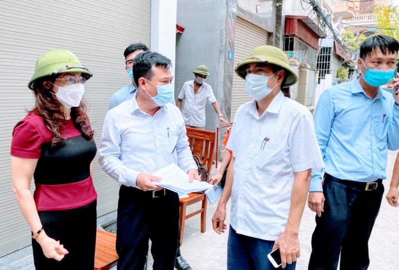 Các ngành chức năng chỉ đạo công tác khoanh vùng, truy vết, điều tra dịch tễ liên quan ca bệnh cháu bé 8 tuổi.