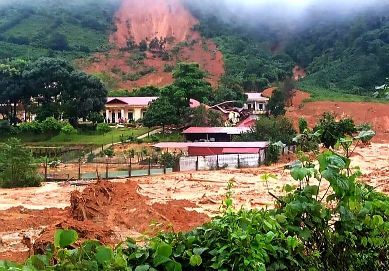 Mưa lũ gây sạt lở tại khu vực đóng quân của Đoàn kinh tế quốc phòng 337 (xã Hướng Phùng, huyện Hướng Hóa) vào ngày 18/10/2020 ở Quảng Trị khiến 22 chiến sĩ hy sinh.