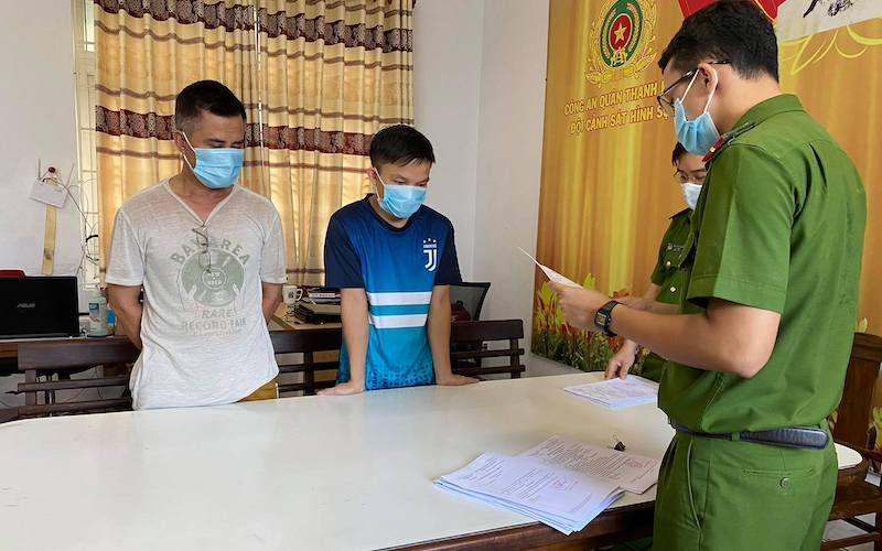 Các đối tượng liên quan vụ án tại cơ quan điều tra.