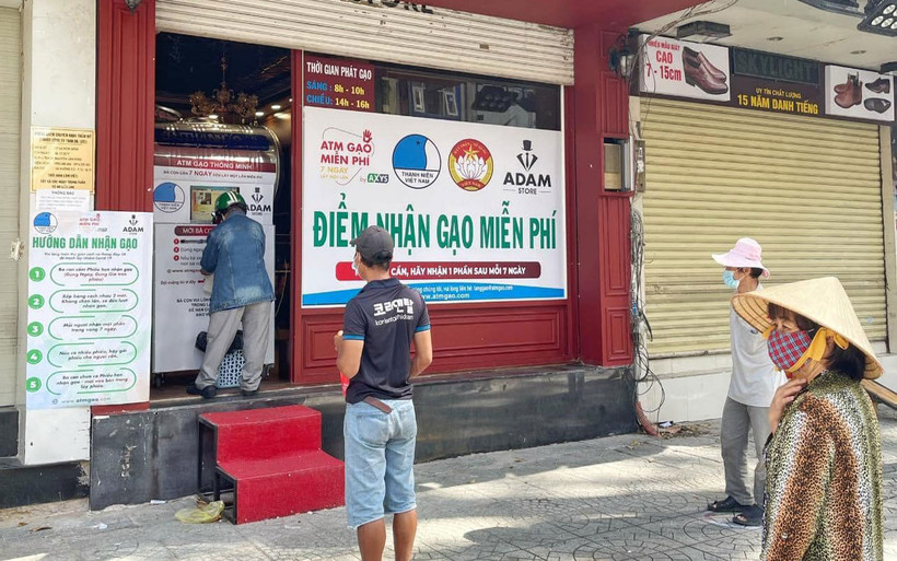 Các cây ATM di động đã phục vụ nhiều lượt người khó khăn.