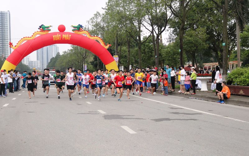 Các vận động viên tham gia giải chạy.