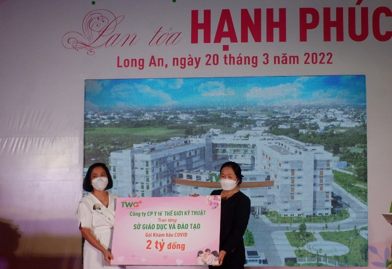 Công ty cổ phần Y tế thế giới kỹ thuật số trao tặng Sở Giáo dục và Đào tạo Long An gói khám hậu Covid-19 trị giá 2 tỷ đồng trong chương trình lan tỏa hạnh phúc.