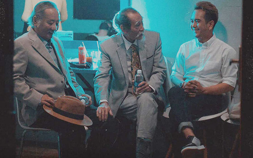 Đạo diễn Nguyễn Vinh Sơn và hai diễn viên Mạnh Dung, Hùng Thuận của "Đất phương nam" phiên bản truyền hình. (Ảnh: Fanpage phim "Đất rừng phương nam").