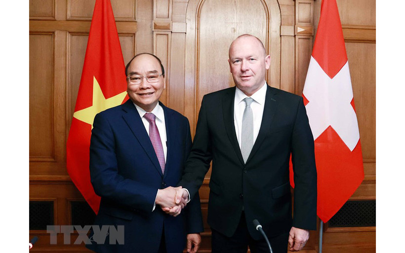 Tiếp tục thăm chính thức Liên bang Thụy Sĩ, chiều 26/11/2021(theo giờ địa phương), Chủ tịch nước Nguyễn Xuân Phúc gặp Chủ tịch Hội đồng Quốc gia Liên bang Thụy Sĩ Andreas AEBI. (Ảnh: Thống Nhất/TTXVN)