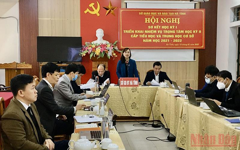 Giám đốc Sở Giáo dục và Đào tạo Hà Tĩnh Đặng Thị Quỳnh Diệp phát biểu tại Hội nghị sơ kết học kỳ I.