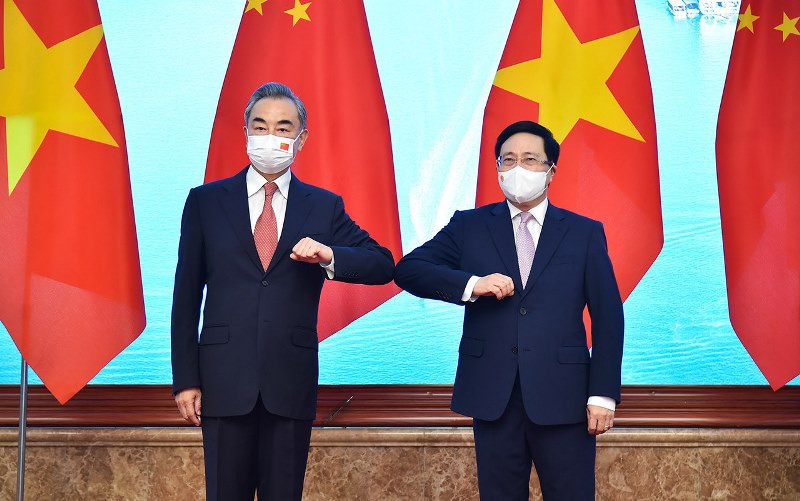 Phó Thủ tướng Thường trực Phạm Bình Minh và Ủy viên Quốc vụ, Bộ trưởng Ngoại giao Trung Quốc Vương Nghị dự Phiên họp lần thứ 13 Ủy ban chỉ đạo hợp tác song phương Việt Nam - Trung Quốc. (Ảnh: Thế giới và Việt Nam)