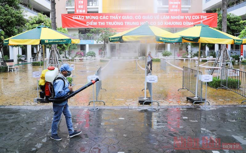 Hà Nội phun khử khuẩn các địa điểm tổ chức thi tốt nghiệp THPT
