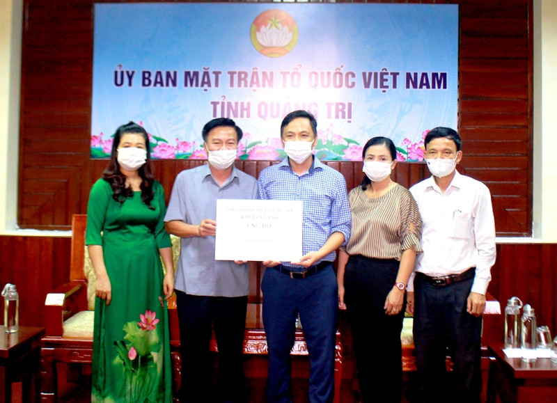 Các tổ chức, cá nhân ở Quảng Trị tiếp tục ủng hộ phòng, chống Covid-19.