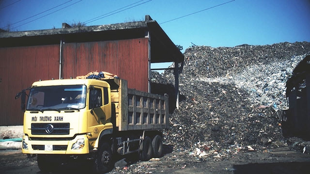 Rác tồn đọng và bất cập trong xử lý đang gây ảnh hưởng nặng nề đến đời sống người dân.