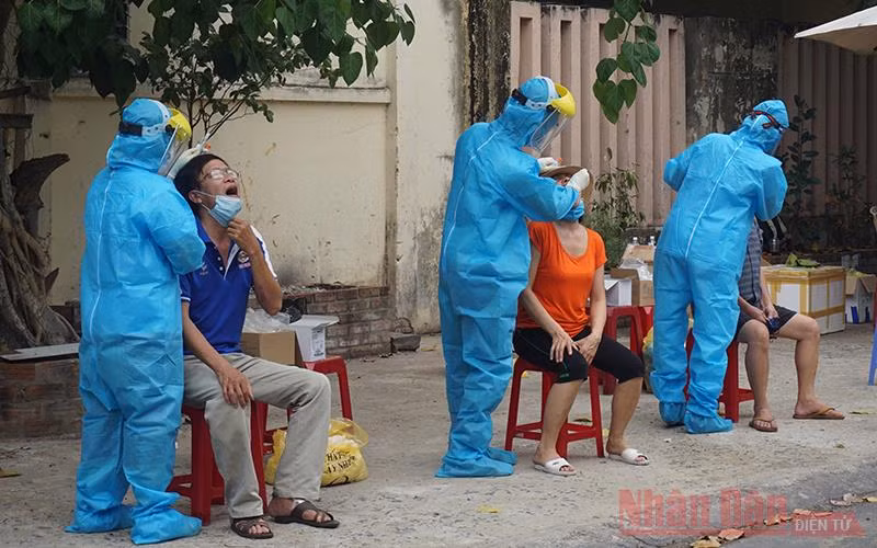 Ảnh minh họa: Đà Nẵng thông báo khẩn tìm người có liên quan tới các ca mắc Covid-19 là tiểu thương tại chợ, siêu thị.