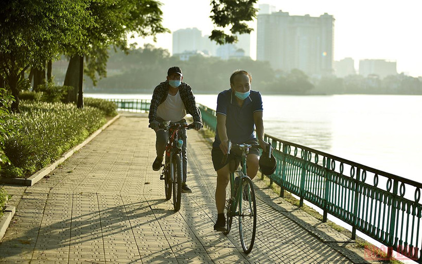 Nhịp sống bình thường mới ở Hà Nội