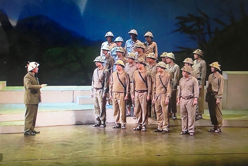 Một cảnh trong vở kịch “Nhiệm vụ hoàn thành”.